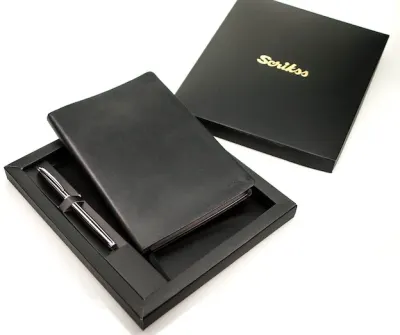 SCRIKSS HEDİYELİK SET SD 100-1 800 ROLLER KALEM TITANYUM KROM + DEFTER PREMIUM SUNDANCE A5 SİYAH