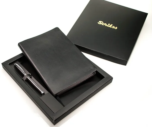 SCRIKSS HEDİYELİK SET SD 100-1 800 ROLLER KALEM TITANYUM KROM + DEFTER PREMIUM SUNDANCE A5 SİYAH